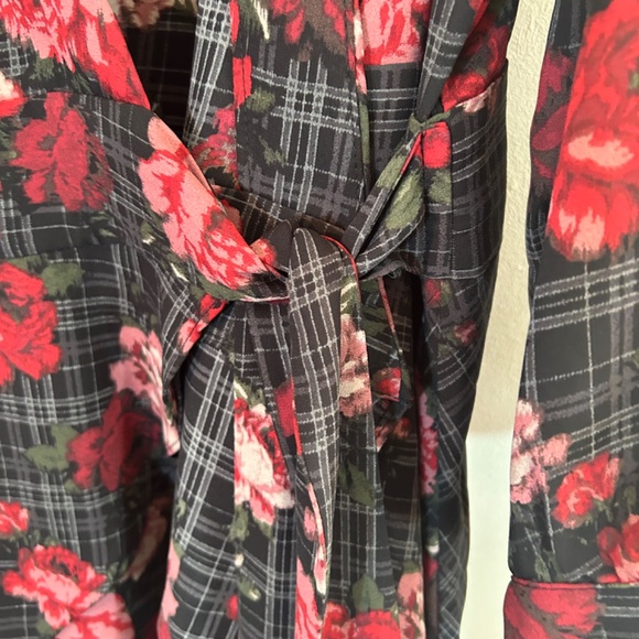 NWT Torrid Wrap Blouse - Picture 6 of 9